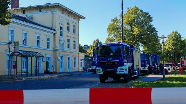 Schleswig-Holstein: Riss am Bahnhofsgebäude entdeckt - Zugverkehr eingestellt
