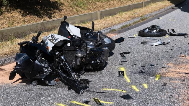 Tödlicher Unfall: Motorrad gerät in Gegenverkehr - Fahrer tot