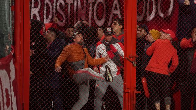 Fußball: Krawalle auf den Rängen: Spiel in Buenos Aires abgebrochen