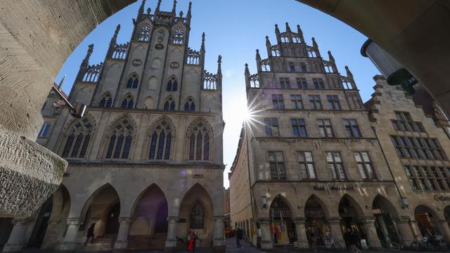 Antrittsbesuch: Merz trifft NRW-Kabinett im historischen Rathaus in Münster