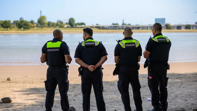 Badeverbot: Schwimmer aus Rhein gefischt: 1.000 Euro Bußgeld drohen