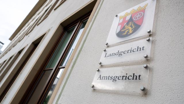 Gericht: Vater soll Baby tot geschüttelt haben - Prozess beginnt