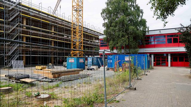 Klimaschutz: Schneider lobt Investition in Eisspeicher-Wärmepumpe