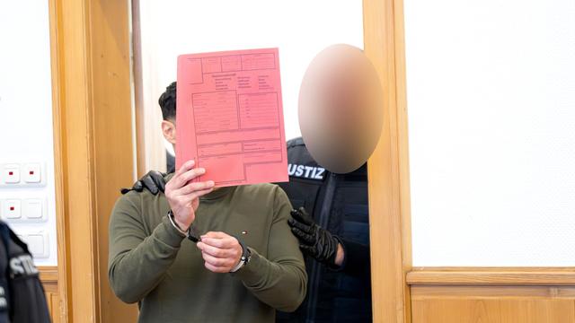 Streit zwischen Großfamilien: Tumult im Gerichtssaal nach Urteil wegen Mordes