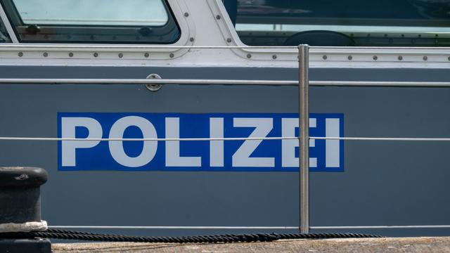 Unfall: Schiffs-Steuermann stürzt unter Deck und stirbt