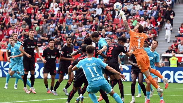 Fußball-Bundesliga: Bundesliga-Debüt von ten Hag für Leverkusen missglückt