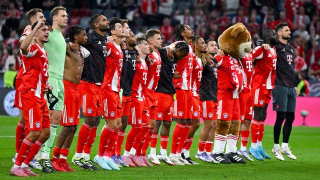Fußball-Bundesliga: Die Bayern rollen los und feiern mit einem Bosse-Handschlag