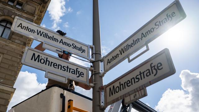Debatte um Straßennamen: Festakt zur Umbenennung der Mohrenstraße kann stattfinden