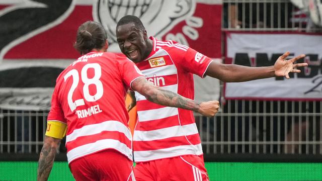 Fußball-Bundesliga: Konfetti und Knalleffekt: Union schlägt Stuttgart