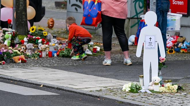 Tdlicher Unfall: Mahnwache an Zebrastreifen nach Tod von Zweijhrigem |  DIE ZEIT