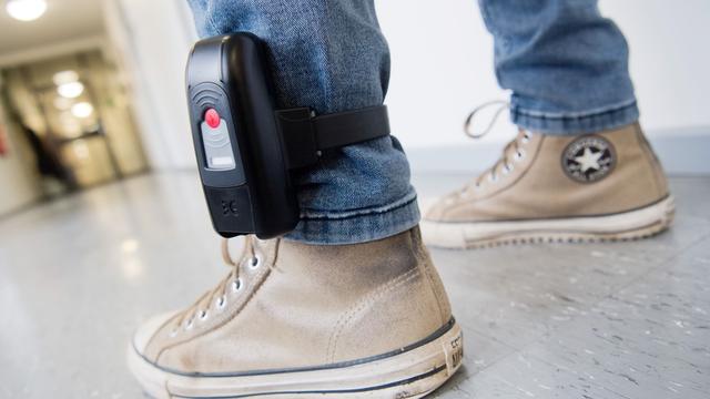 Als Gegenstück zu Fußfessel: Polizei schützt neun gefährdete Personen mit Ortungsgeräten