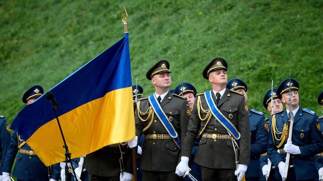 Ukraine-Krieg: Ukraine feiert Nationalflagge - Russen rücken weiter vor