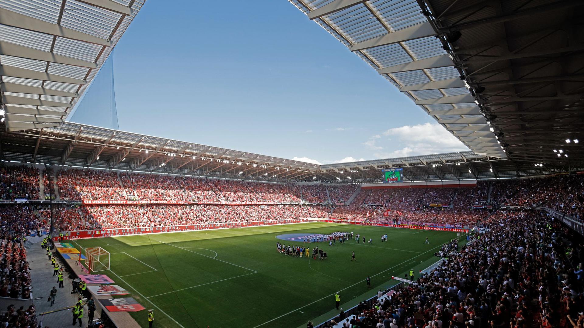 Fußball-Bundesliga: VfB startet in Berlin - Spannende Premiere in Freiburg
