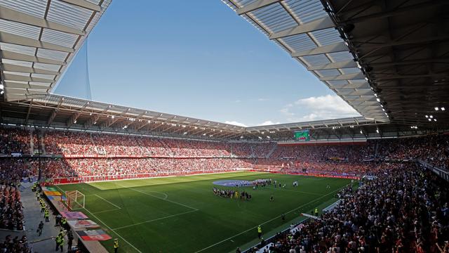 Fußball-Bundesliga: VfB startet in Berlin - Spannende Premiere in Freiburg