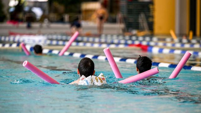 Schulsport: Engagierte Lehrer für den Schwimmunterricht
