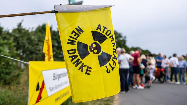 Anti-Atom-Initiativen: Kleine Demos gegen Castor-Transporte in Ahaus und Jülich