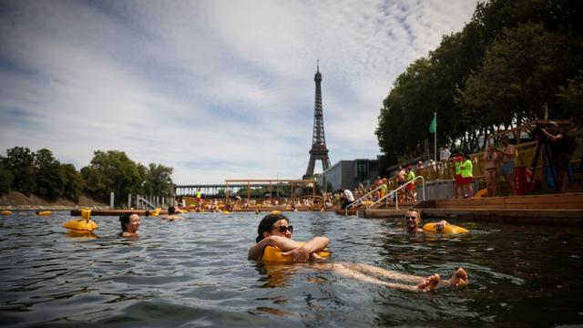 Freibäder bleiben länger offen: 100.000 Menschen sind in Paris in die Seine gesprungen