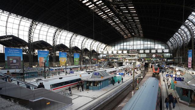 Bahnverkehr: Fernzüge kommen öfter verspätet am Hamburger Hauptbahnhof an