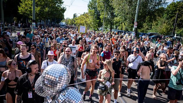 Musik: Technoparade "Zug der Liebe" mit Bässen durch Berlin