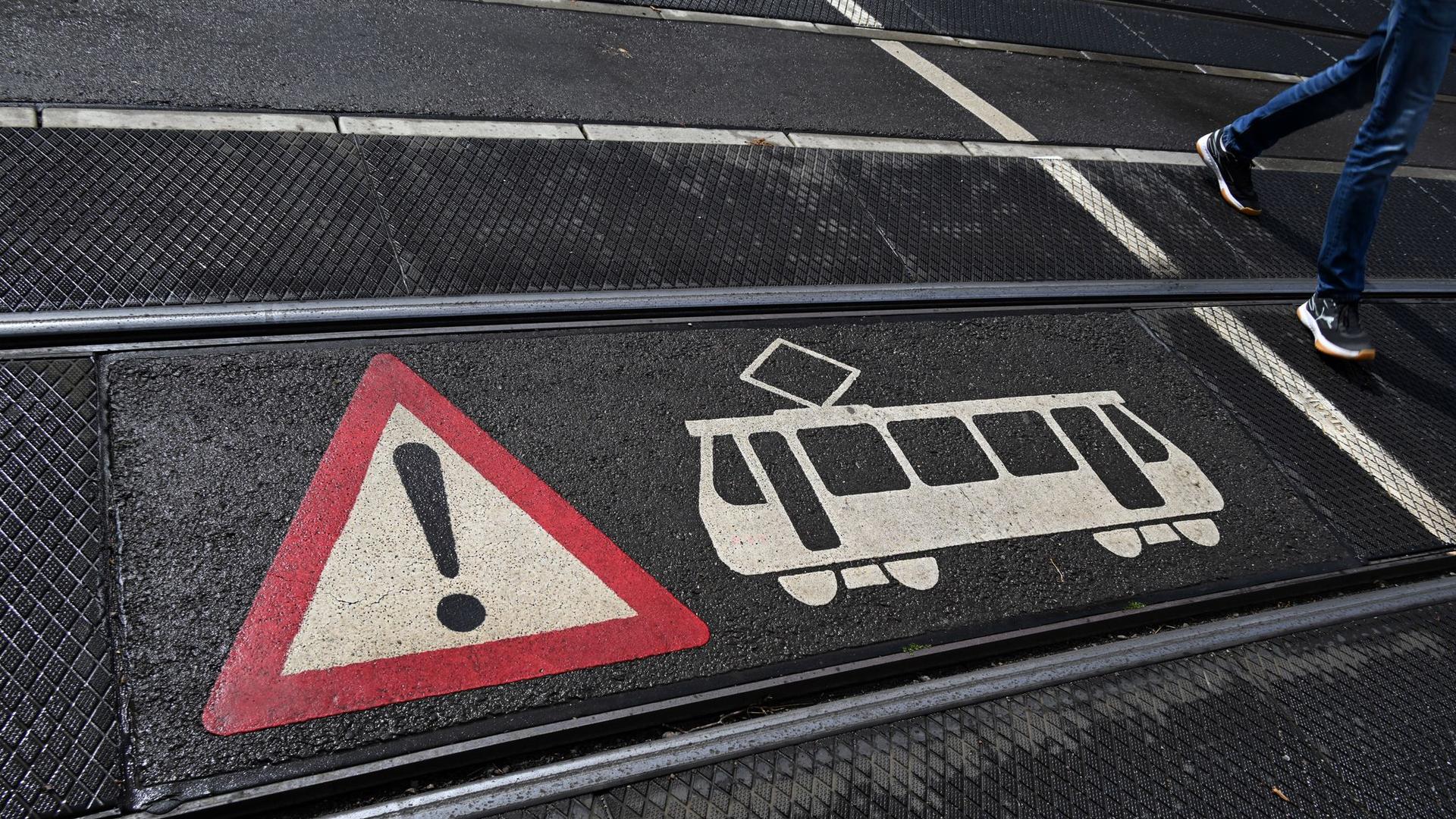 Unfälle: Zwei Unfälle mit Bus und Bahn in Schwerin