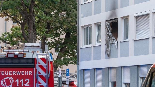 Anwohner alarmieren Feuerwehr: Heftige Explosion in Nürnberger Wohnung