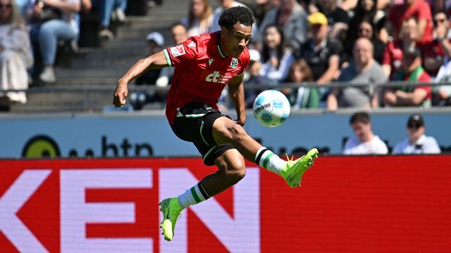 2. Fußball-Bundesliga: Bielefeld verpflichtet Offensivspieler Momuluh von Hannover