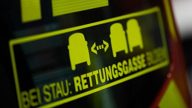 Nach Unfall auf A61: Rettungsgasse - Regeln, Bußgelder und Konsequenzen