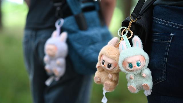 Sommerlexikon 2025: Ziemlich delulu: Das war der Labubu-Sommer