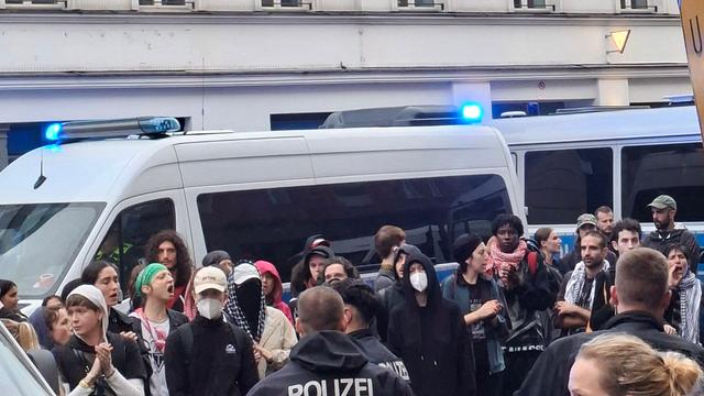 Propalästina-Demonstration: Polizist schlägt Demonstrantin – Anzeigen und Ermittlungen
