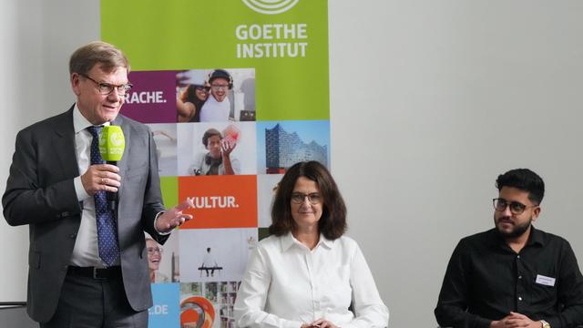 Indien-Reise: Wadephul im indischen High-Tech-Zentrum Bengaluru