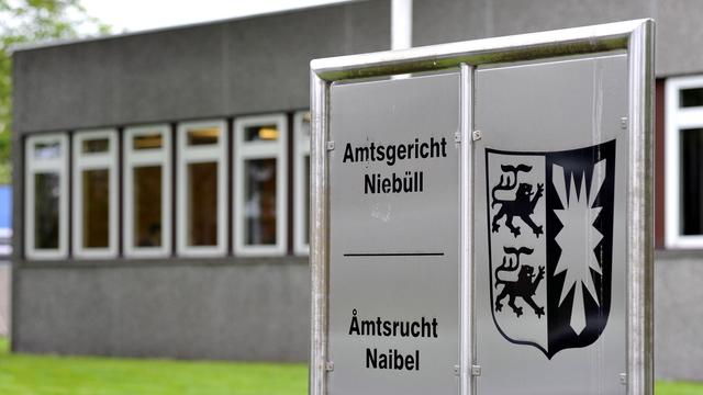 Auf frischer Tat: Mann fährt im Auto zu Prozess wegen Fahrt ohne Führerschein