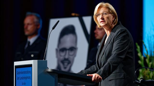 Gedenkfeier: "Für immer im Gedächtnis" - Trauer um getöteten Polizisten