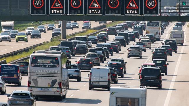 Verkehr: Staualarm am Wochenende - ADAC warnt vor vollen Autobahnen