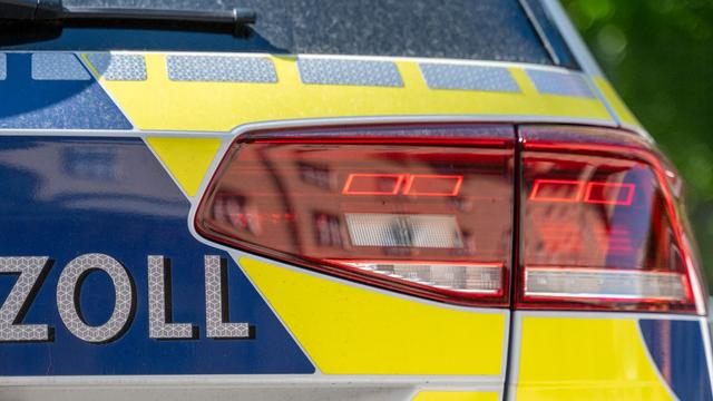 Zollkontrolle: Zoll: Mann reist mit Waranfleisch nach Deutschland ein