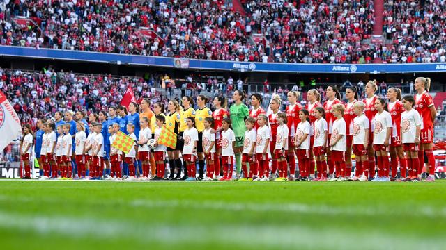 Ligastart der Fußballerinnen: "Neuer Meilenstein": FC Bayern siegt vor Rekordkulisse