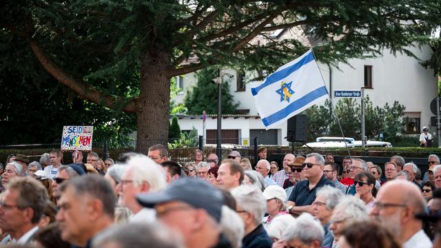 Demonstrationen: Menschenkette gegen Antisemitismus - zeitgleich Gaza-Demo