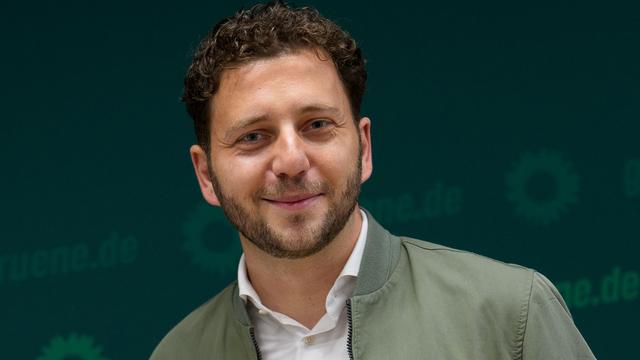 Wahltag in Nordrhein-Westfalen: Banaszak: Grüne müssen Alternative gegen Rechtsruck sein