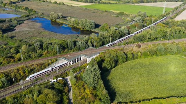Bahnverkehr: Brand und Unfall: Zugstrecke Hannover-Berlin beeinträchtigt
