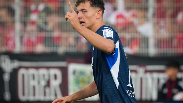 Fußball-Bundesliga: Vor seinen Lehrern: Asllanis "Gänsehaut"-Tag in der Heimat