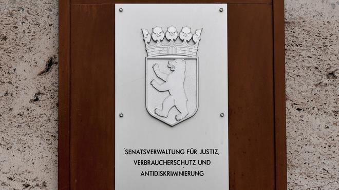 Berliner Justiz: Berlin rüstet Gerichtsvollzieher mit Schutzwesten