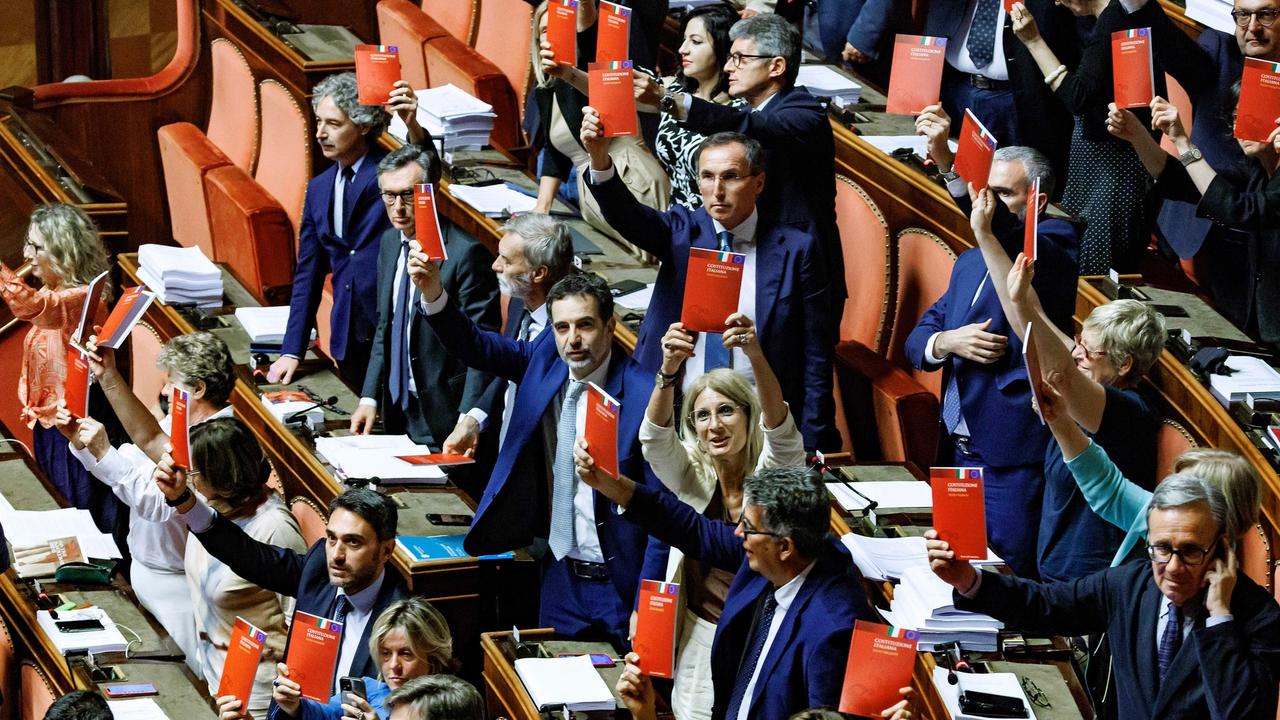 Knstliche Intelligenz: Italien stellt geflschte KI-Videos unter Strafe |  DIE ZEIT