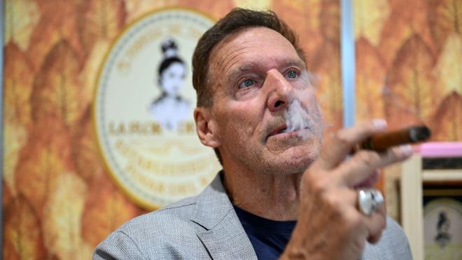 Zigarre statt Zigarette: Ralf Moeller geht gern mit Schwarzenegger in  Zigarrenclub | DIE ZEIT