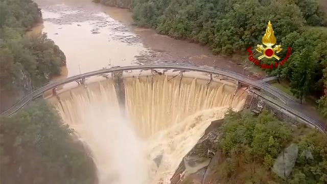 Unwetter in Italien: Weiter Suche nach vermisster deutscher Urlauberin