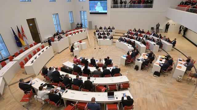Plenarsitzung: Brandenburgs Landtag debattiert über Migration an Schulen