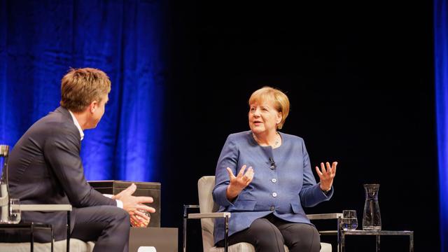 Ex-Kanzlerin in Talkshow: Merkel lobt Merz: "Mit Charme und Stimme"