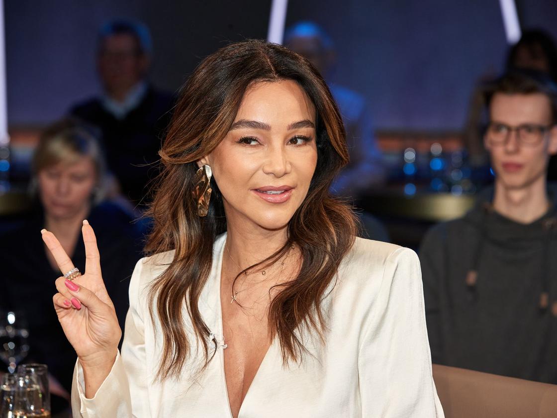 Fernsehen: Noch ein neuer Job: Verona Pooth rätselt bei "Masked Singer" |  DIE ZEIT