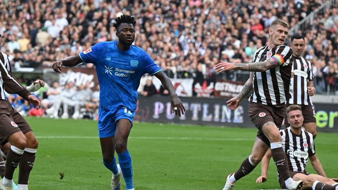 Fußball-Bundesliga: Erzielte die 1:0-Führung für Bayer: Edmond Tapsoba (M)