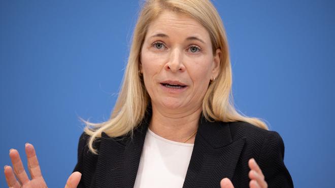 Gesellschaft: Evelyn Palla leitete bisher die Bahnsparte DB Regio - und wird nun Chefin der Deutschen Bahn als erste Frau in der Konzerngeschichte. (Archivbild)