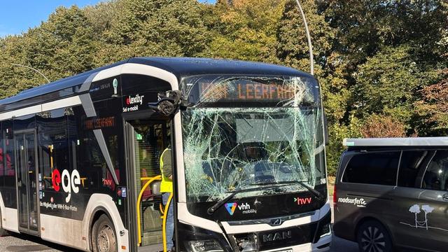 Unfall: Zwei Busse in Hamburg zusammengestoßen - mehrere Verletzte