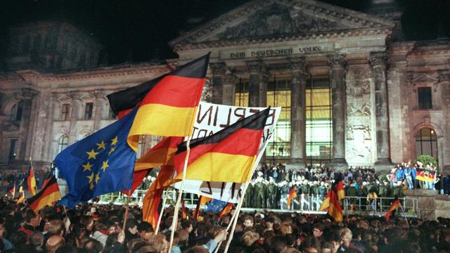 Deutsche Einheit: Besser ausgebildet, weniger Geld: 35-Jährige in Deutschland